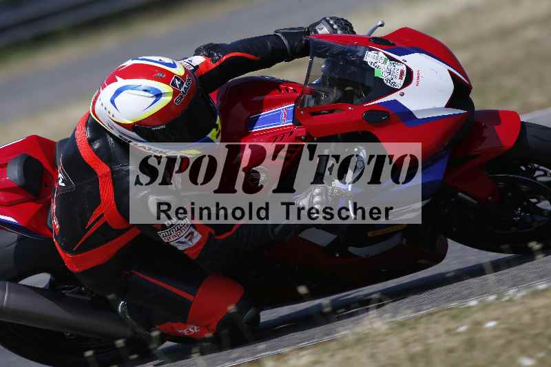 /Archiv-2023/28 05.06.2023 Moto Club Anneau du Rhin/rouge-expert/unklar